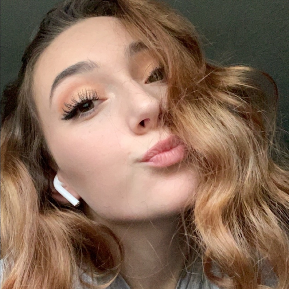 Meet your Posher, Cassity